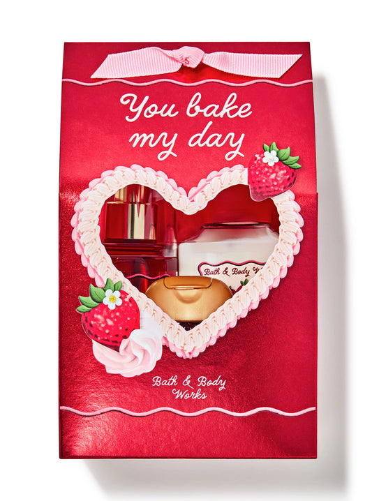 Bath&Body Works Strawberry Pound Cake Set